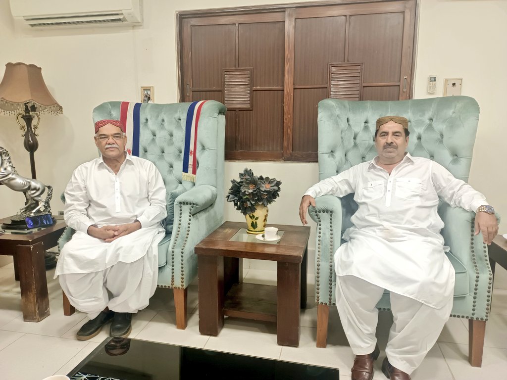 stpinfocell's tweet photo. سنڌ ترقي پسند پارٽي جي سربراهه ڊاڪٽر قادر مگسي سان سندس والد جي وفات تي ماضي جي سرگرم قومي ڪارڪن سڪندر ميراڻي جي تعزيت ڪئي https://t.co/ud9w7Jg4zV