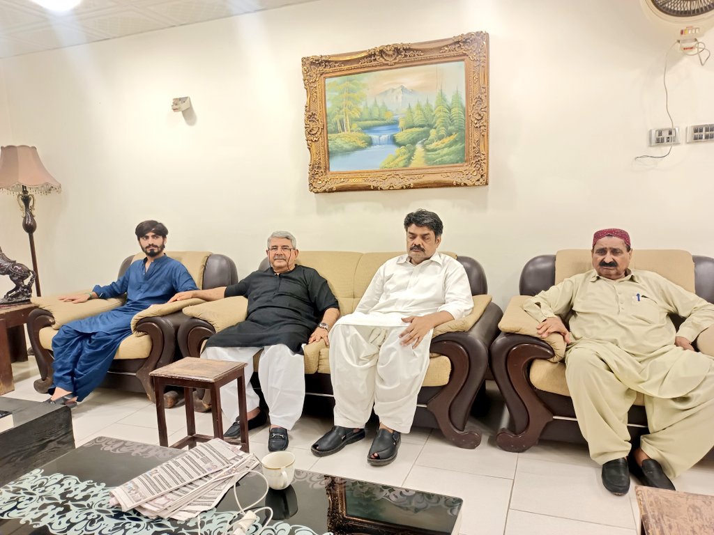 stpinfocell's tweet photo. سنڌ ترقي پسند پارٽي جي سربراهه ڊاڪٽر قادر مگسي سان سندس والد جي وفات تي ماضي جي سرگرم قومي ڪارڪن سڪندر ميراڻي جي تعزيت ڪئي https://t.co/ud9w7Jg4zV