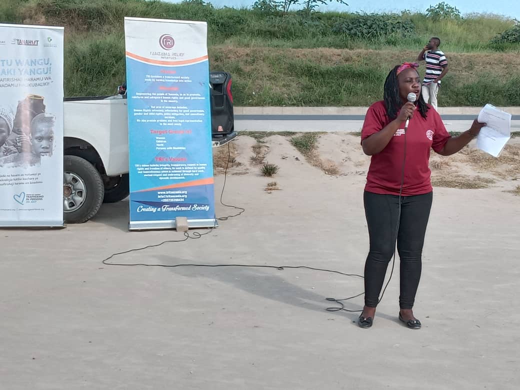 Tanahut1's tweet photo. Members of the network @tanzaniarelief2 and @DmiHope giving human trafficking civic education at Magufuli bus stand in Dar es salaam with view to strengthen Peoples awareness and increase resilience in protection of Vulnerable groups. Buses involve in human trafficking https://t.co/TDLZV3TDRe