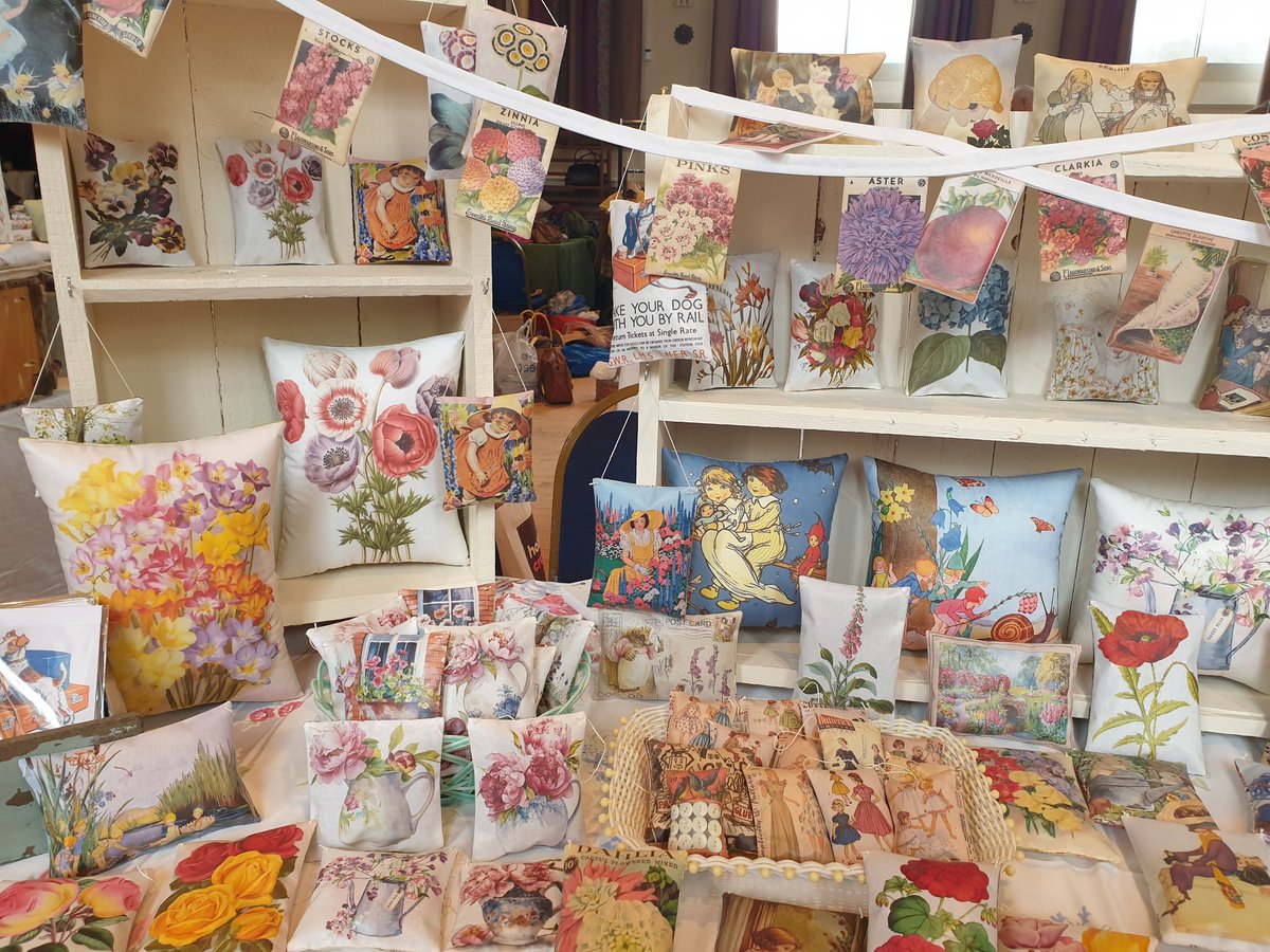 SarahBenning2's tweet photo. Morning #earlybiz  - here's some of my makes displayed at a recent makers market. All can be found in my Etsy shop - bunting, shoppers, cushions and lavender bags! 
https://t.co/bWRH0rBm00 https://t.co/gImupeNDa2
