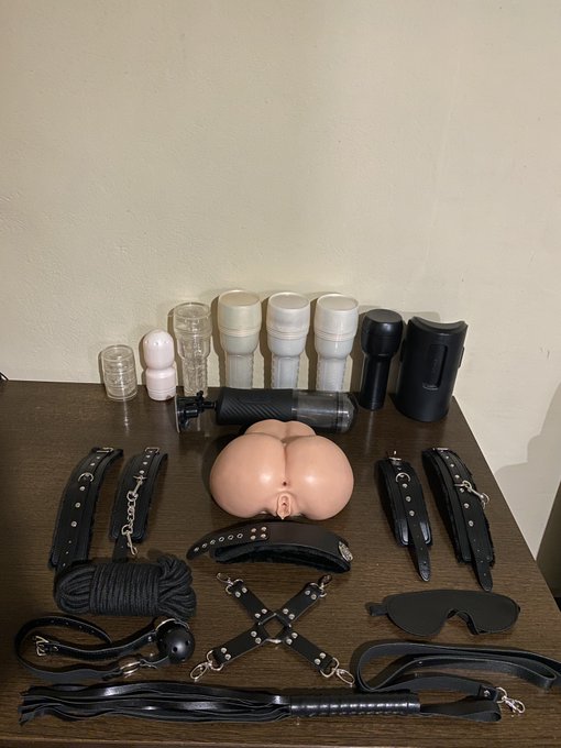My toys 😇 https://t.co/6iQyc5RnNC