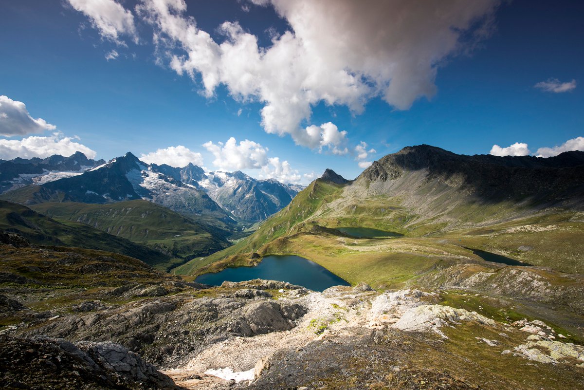 valaiswallis's tweet photo. 💡 Notre conseil de la semaine : le lac de Fenêtre 💙 Retrouvez ici d'autres randonnées rafraîchissantes qui vous mèneront vers ces joyaux des Alpes. 

👉 https://t.co/a128cTIrOy 

@PaysduStBernard https://t.co/Dx3kB8l16s