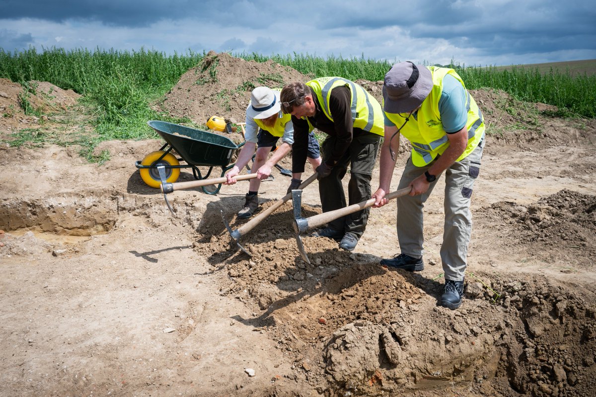 DennisAbbott's tweet image. It's the @DigWaterloo press day at #Hougoumont from 11am today. DM me if you want to drop by. This pic by Chris van Houts (me centre) looks posed but isn't 🙂
