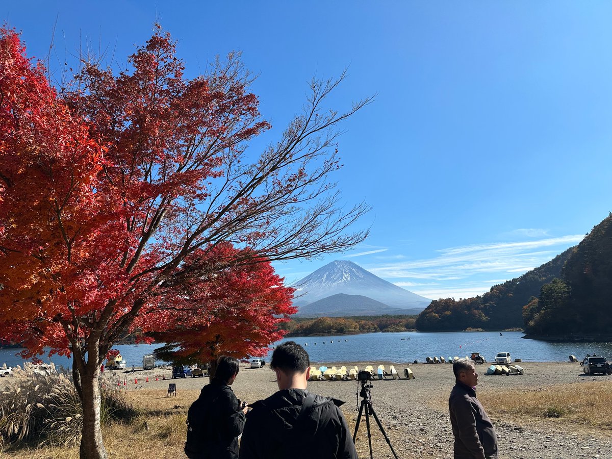 Clear sky and Mount Fuji!!!　
富士山 Fujisan in Japanese.

#Japan #mountain #fujirock #familytime #shorttrip
#NaturePhotograhpy #thelake #sunnyday