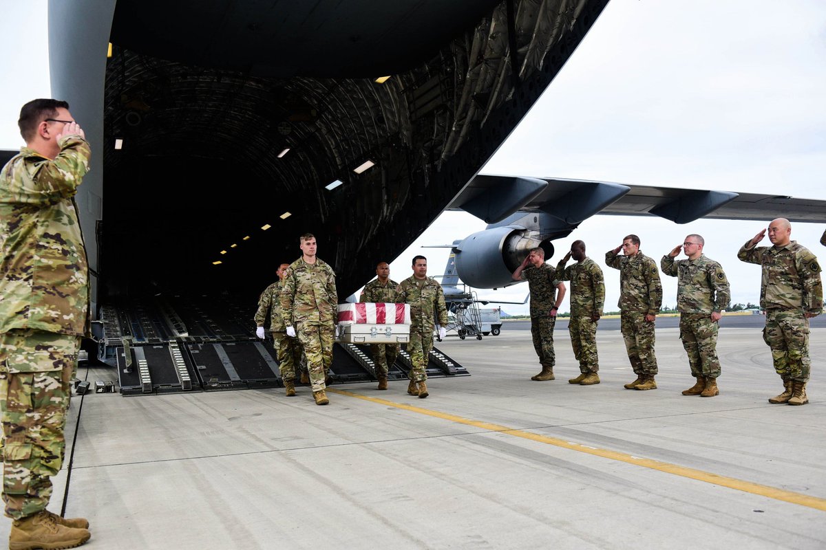 TomMalachvo's tweet photo. Connecting America with their Army is the best way to remind them who we really are. Much more effective than a headline or social media post. 

This took a lot of effort, but the impact is clear. Thanks everyone for making it happen. https://t.co/iy3DMCQe1H