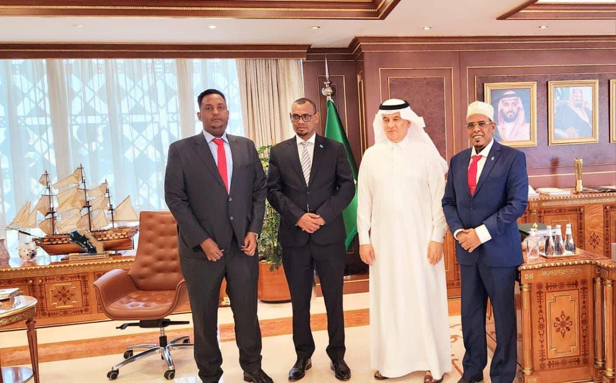 HassanEeley's tweet photo. I had a productive meeting with H.E. Abdulrahman bin Abdulmohsen Al-Fadhly, the Saudi Arabia MoEWA. Our discussion revolved around fortifying the working relationship between our respective ministries, recognizing its vital role in advancing bilateral business ties. #Livestock https://t.co/xg2jJ1tPM7