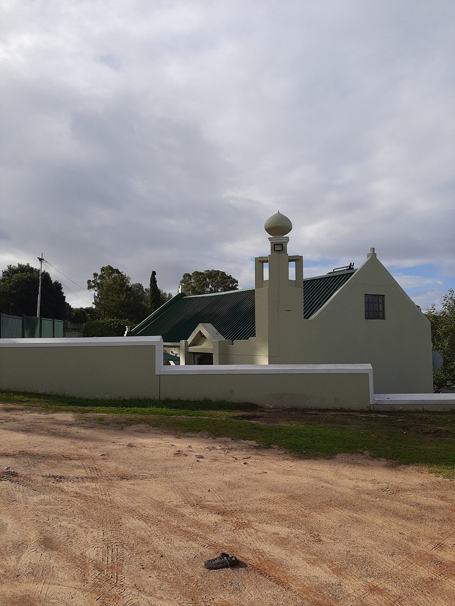 MuhammadBadsha's tweet photo. Masjid Mahmoed, Constantia

Est 1913 on a farm to serve Muslims traveling the sand road from Wynberg. 

Wudhu was from a stream built by slaves c.1790, one of the earliest examples of Cape irrigation.

It survived Apartheid's forced removals and serves Muslims who again live here https://t.co/JKDdolfKoZ