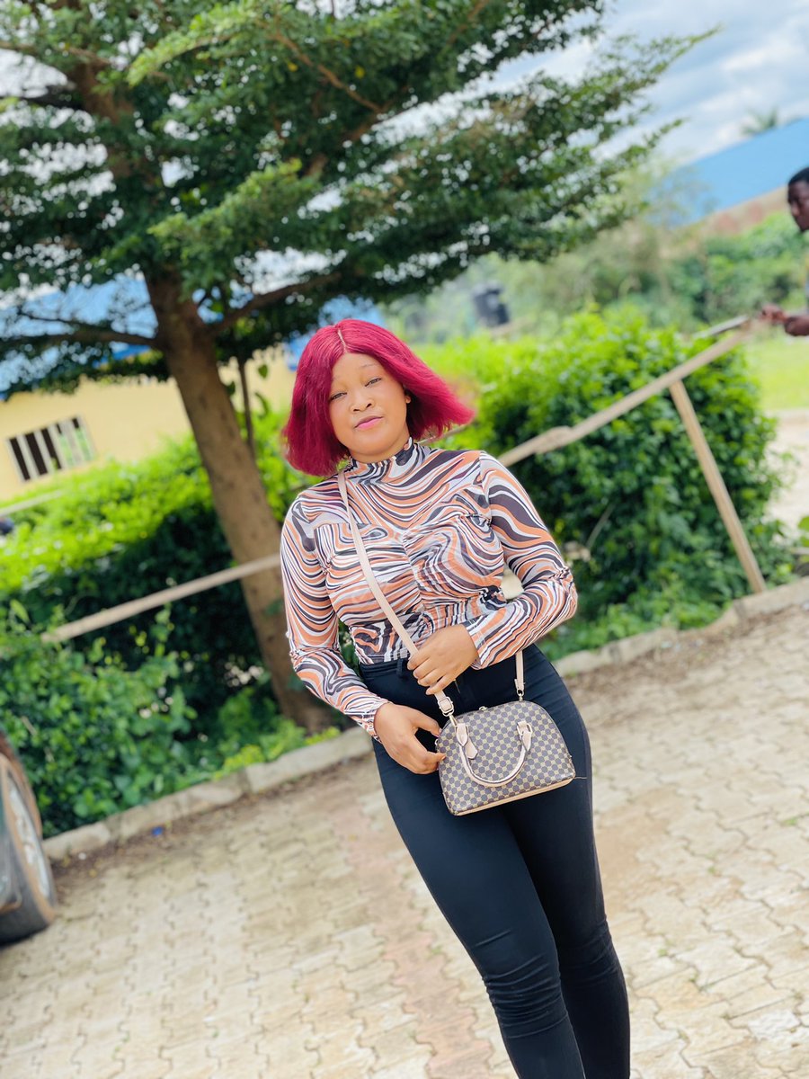 thisismoyin's tweet photo. Be proud of how hard you're trying ✌️don’t give up 💯.   Happy new week 🥰❤️ https://t.co/GL1vR2VBdO