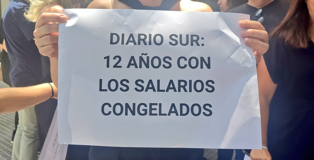 Comité SUR (@comitesur) on Twitter photo Titular: El salario medio en España subió hasta los 2.153€ en 2022, con un fuerte repunte en la hostelería (fuente <a href="/DiarioSUR/">SUR. El periódico de Málaga</a>)
Realidad: ¿Sabes a quién le han subido un 0% su sueldo en 12 años? 😡☝️
📣 ¡Por la estabilidad y los salarios dignos! ¡Por un #periodismo digno! Titular: El salario medio en España subió hasta los 2.153€ en 2022, con un fuerte repunte en la hostelería (fuente <a href="/DiarioSUR/">SUR. El periódico de Málaga</a>)
Realidad: ¿Sabes a quién le han subido un 0% su sueldo en 12 años? 😡☝️
📣 ¡Por la estabilidad y los salarios dignos! ¡Por un #periodismo digno!