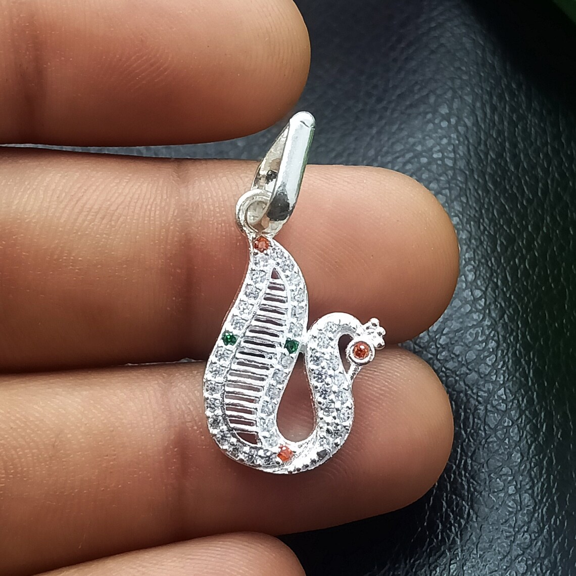 SitaraStore's tweet photo. 925 Sterling Silver Peacock Necklace
Buy Now- https://t.co/hCGmuaIHFI
#peacock #peacockjewelry #peacockpendant #pendant #jewelry #silver #silverpendant #birds #birdpendant #birdjewelry #daintyjewelry #gift #peacockgift #DailyDeals #Everyday #handmade #silverjewelry #finejewelry https://t.co/Q8SU0j0bvM