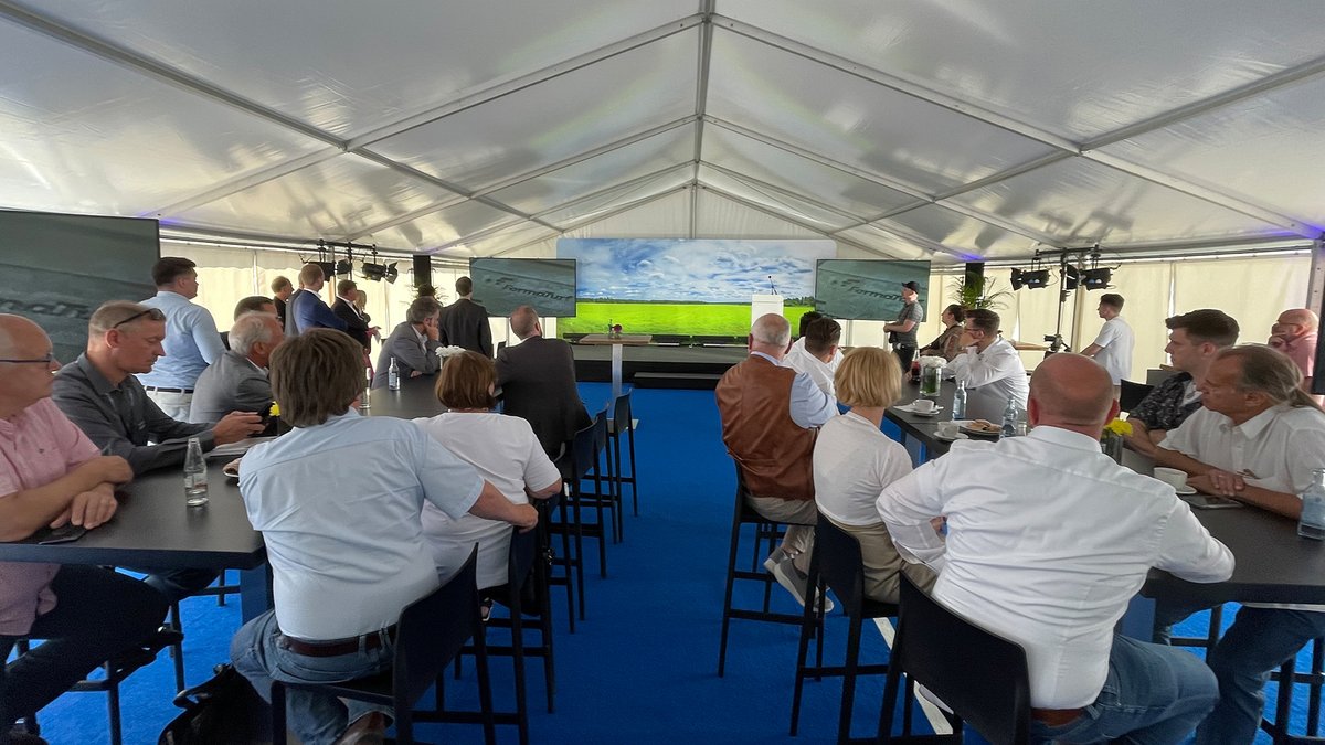 KuchemKonferenz's tweet image. In Essen wurde der erste Kunstrasen-Recyclingbetrieb Deutschlands eröffnet!
Im Auftrag von Chariot Event GmbH durfte unser Team die Veranstaltung technisch ausstatten und betreuen.
#Veranstaltungstechnik #Eventtechnik #Videotechnik #Audiotechnik #Lichttechnik