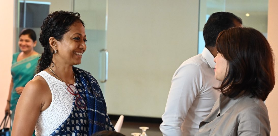 AzusaKubota's tweet photo. More inspiration from the corporate powerhouses from last week. Good exchange with the @aitkenspence and also with two #women leaders @Kasturi_CW @JanakieKarunar1 @ #Hemas Holdings, who broke the glass ceilings and became our strong partners in the crisis response. 🙏 https://t.co/pXrHjyeLe3