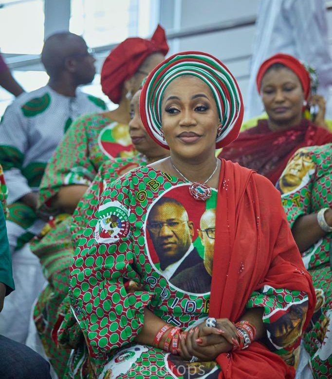 CrownprinceCom2's tweet photo. Dear Obidients and Nigerians who deserves to called your Firstlady here.

Bola Tinubu                                 Peter Obi
RT for Remi Tinubu.          ❤️ Margret Obi

Church #DisqualifyTinubuNow Lagos/Atiku/Rufai/President Tinubu/Portable https://t.co/HGKttO72KG