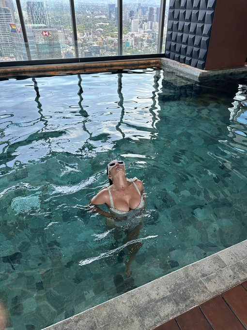 🏊&zwj;♀️ https://t.co/o7cWRzMxk2 💦 https://t.co/sda9KpcdQU