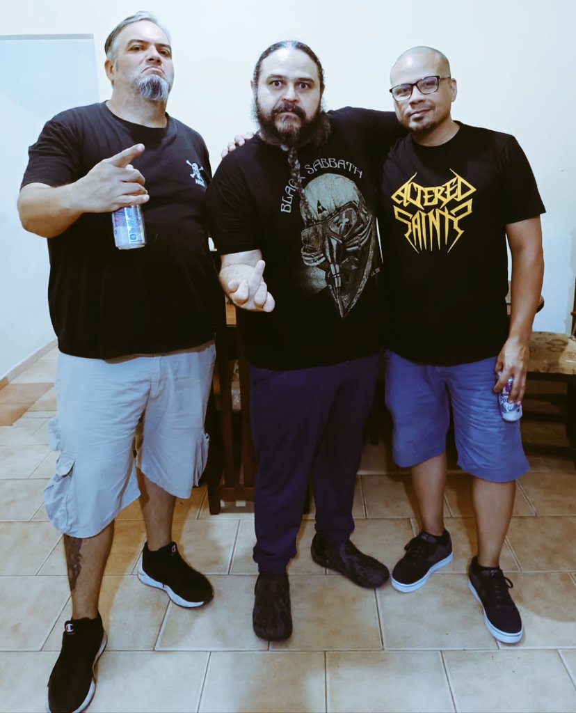 Hoy en casa de Pedro <a href="/rafael_marin/">Angry Again</a> y <a href="/RGARVETT/">Ronnie Garvett</a>
🔥🍻🎂