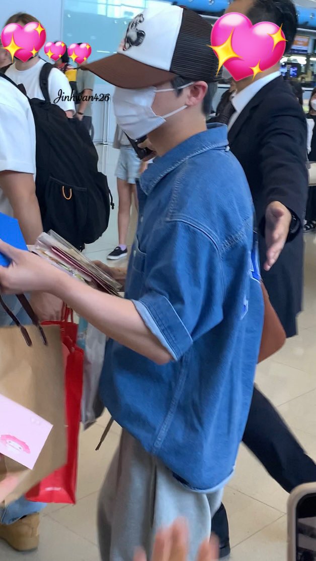 Jinhwan426's tweet photo. 230710 KIX

진환군 잘 가.
스키다요 다이스키 영원히 진환.

#iKON #아이콘 #진환 #Jinhwan
@iKON_gnani_____ https://t.co/mmplsTKcGK