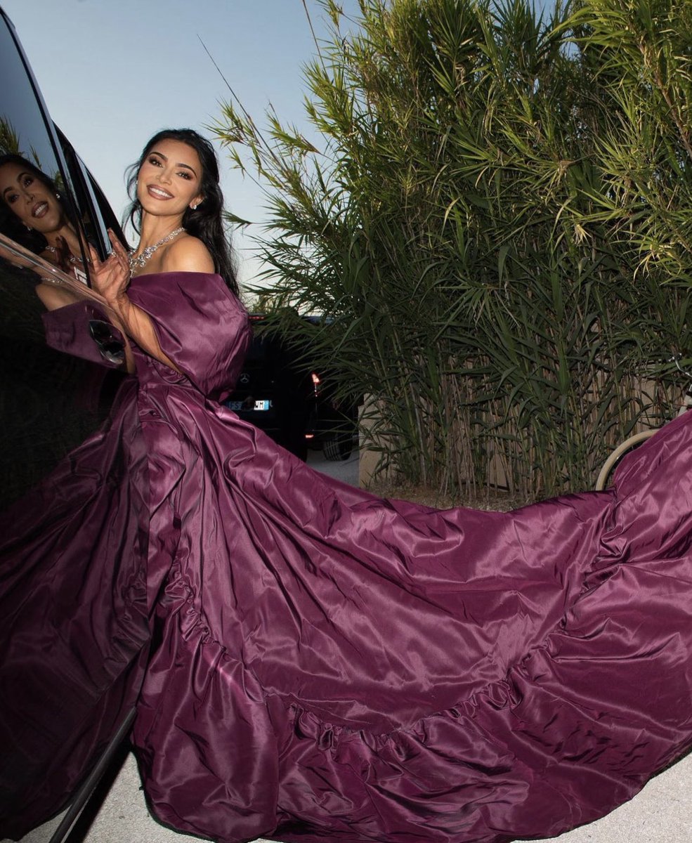lizpkardash's tweet photo. QUEEN KIMBERLY LONG MAY SHE REIGN https://t.co/7zqHkTdu4l