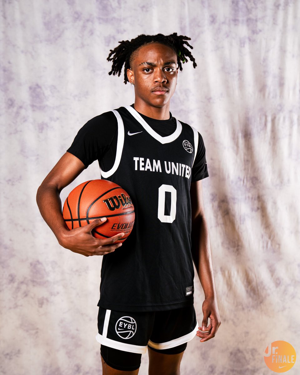 MaxFeldman6's tweet photo. Every time they needed it, the shot-making of Zaiyir Phillips propelled Team United. Crafty 2027 G oozing with confidence. Continues to get better and better. https://t.co/dObS6yULlX