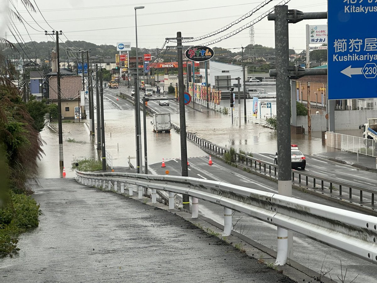 muraguchi_denki's tweet photo. 冠水で通行止め
#豊前市  #国道10号 https://t.co/JPV5ABwsaO