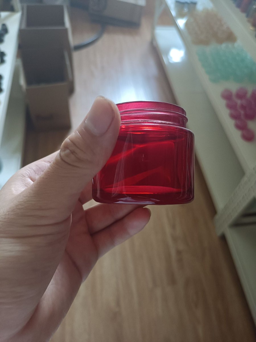 CCCY420's tweet image. Translucent spray #packaging #cannabisculture