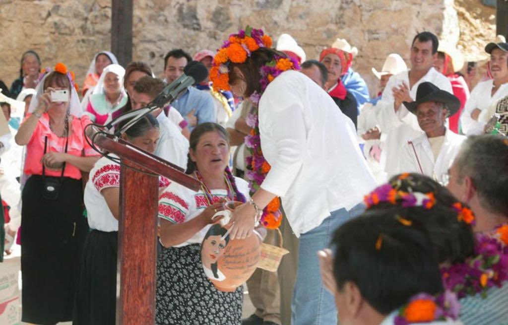XochitlGalvez's tweet image. ¡El tiempo vuela! 

Estas fotos son de 2005 cuando era titular de la Comisión Nacional para el Desarrollo de los Pueblos Indígenas durante una visita a Cuacuila en Zacatlán, Puebla.

#XóchitlVa
