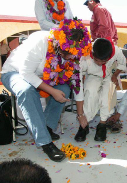 XochitlGalvez's tweet image. ¡El tiempo vuela! 

Estas fotos son de 2005 cuando era titular de la Comisión Nacional para el Desarrollo de los Pueblos Indígenas durante una visita a Cuacuila en Zacatlán, Puebla.

#XóchitlVa