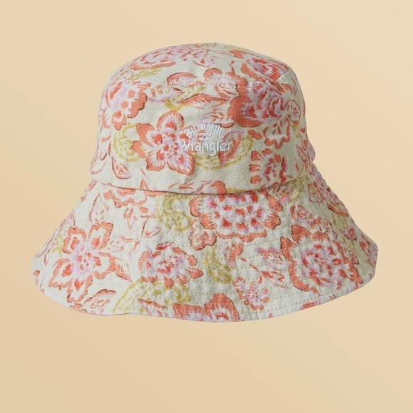 J09544994's tweet photo. So good I had to share! Check out all the items I'm loving on @Poshmarkapp #poshmark #fashion #style #shopmycloset #billabong #wildfable: https://t.co/tZqw53j3GW https://t.co/mMFhtgWsoz