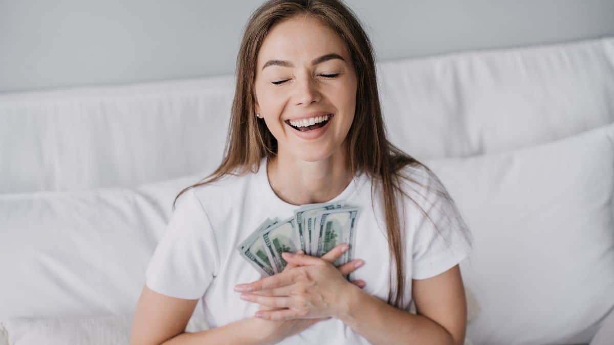 These Life Hacks Will Save You a Ton of Money, According to the Internet centsandpurpose.com/money-saving-l…