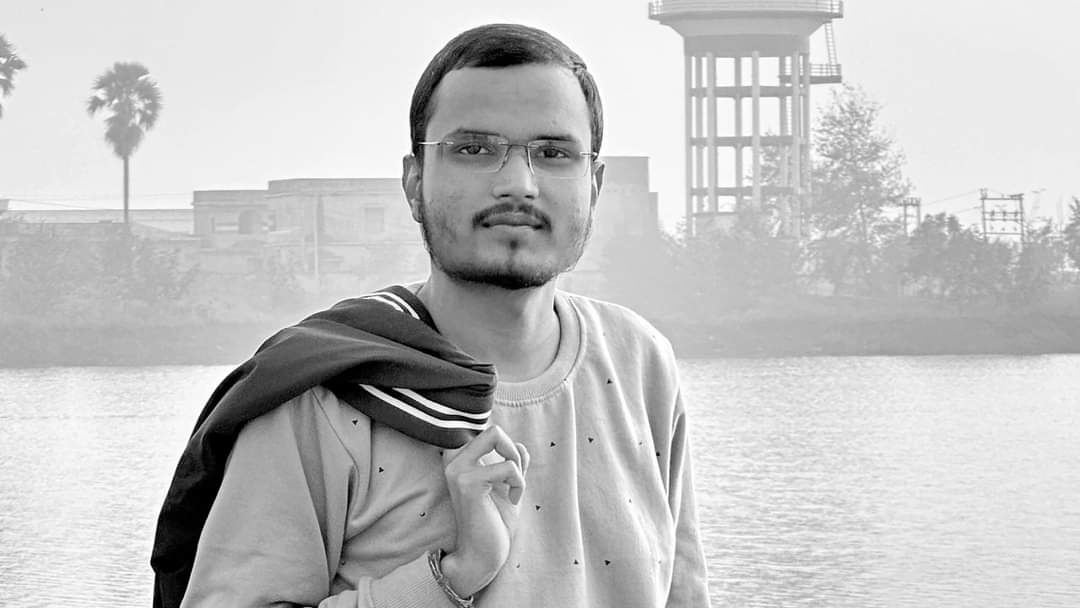 antimsahitya's tweet photo. #जन्मदिन_विशेष

तू जिस तरफ़ भी जाए उधर चल पड़ेगे दोस्त
हम तेरे साथ सोच-समझकर नहीं हुए

दुनिया तुली थी हमको बनाने पे देवता
पर हम किसी भी हाल में पत्थर नहीं हुए।

— अंकित मौर्या | @Ankitmaurya1007 https://t.co/nRcRtgLBag