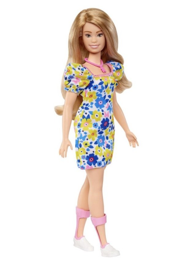 InfoBarbieBR's tweet photo. A atriz Sofia Sanchez no PinkCarpet de #Barbie usando o look da primeira boneca com Síndrome de Down! 🥹🤏🩷 https://t.co/ZQKqCvNum2