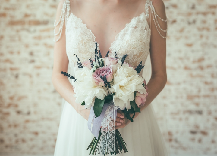 VIVErevista's tweet photo. Escoger el vestido de novia correcto

Antes de elegir el #vestidodenovia,  debes de tener claro algunos aspectos de tu #boda, como dónde se realizará, si será al aire libre o en un espacio cerrado, de día o de noche, qué tan formal o casual es, etc.

Link: https://t.co/2J3WaqSnuK https://t.co/pE6PhD0ajC