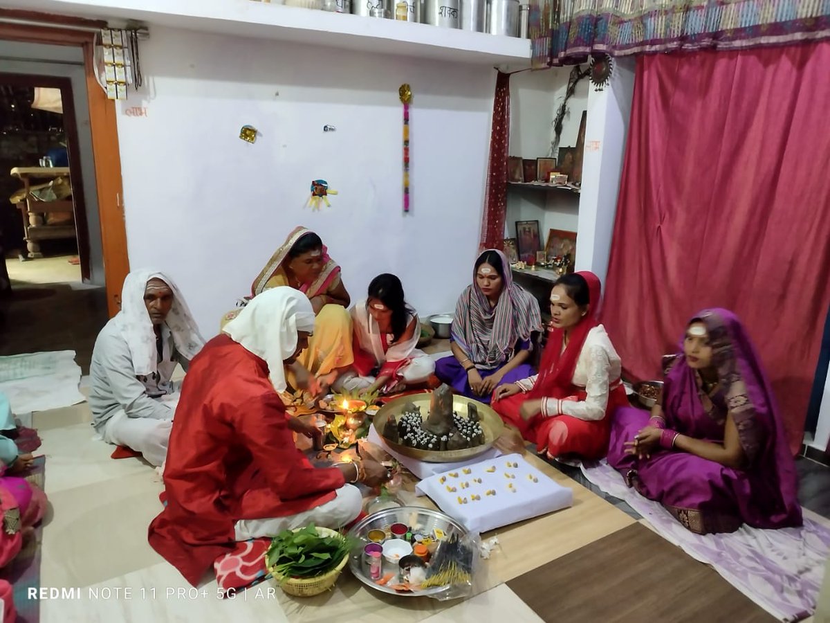 vijaythakre_IND's tweet photo. प्रेम बातों में नहीं...
जज़्बातों में ठहरता है !

मन किया दुनिया की सबसे खूबसूरत चीज ढूंढने का....
 झरनें,पहाड़,नदियां ,सागर, फूल
चारों ओर सुंदरता ही सुंदरता ,
लेकिन पावन प्रेम से सुन्दर कुछ भी नहीं इस दुनिया में और ना ही इससे बेहतर कुछ अंतर्मन को शांत करने वाला। #theinspired https://t.co/I9xUivJvkQ