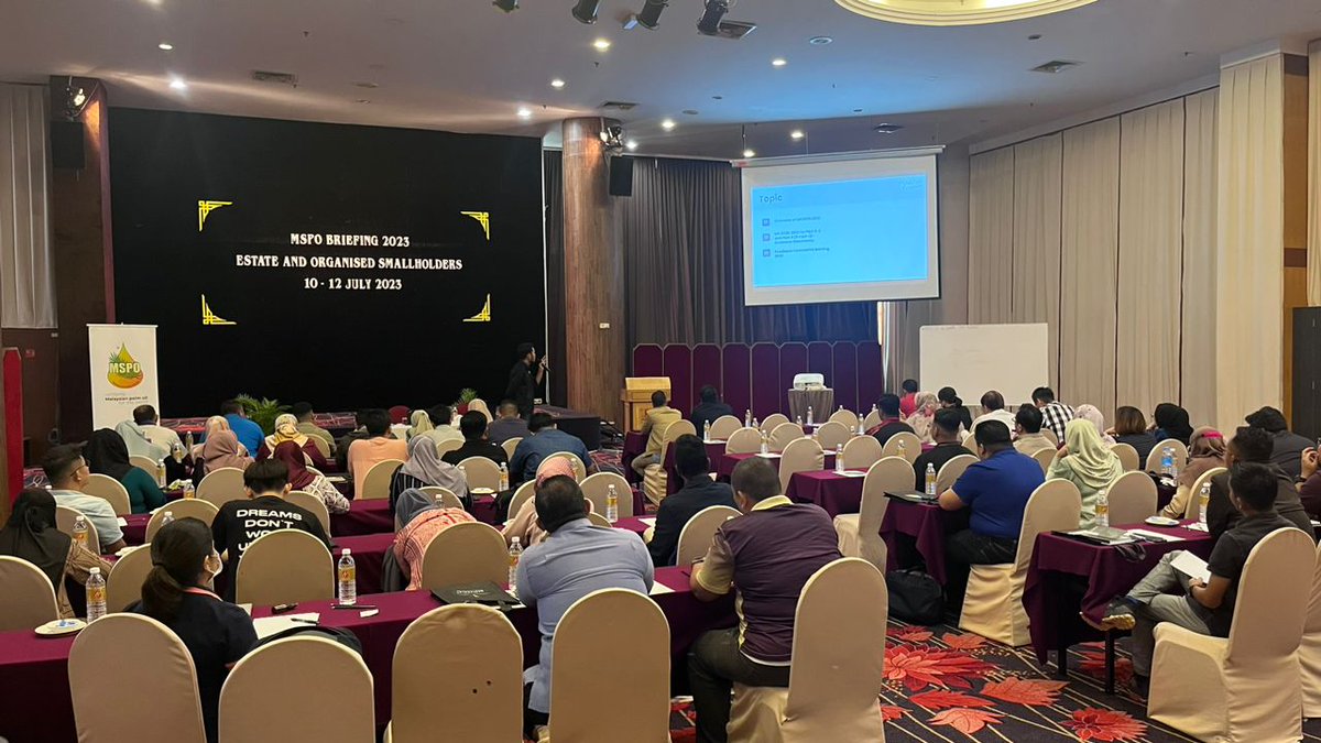 mspo_my's tweet photo. Day 1 of the MSPO Briefing 2023 is happening now for the Organised Smallholders and Estate at the New York Hotel, Johor Bahru, Johor.
#MPOCC #MSPO https://t.co/wxj51y426x