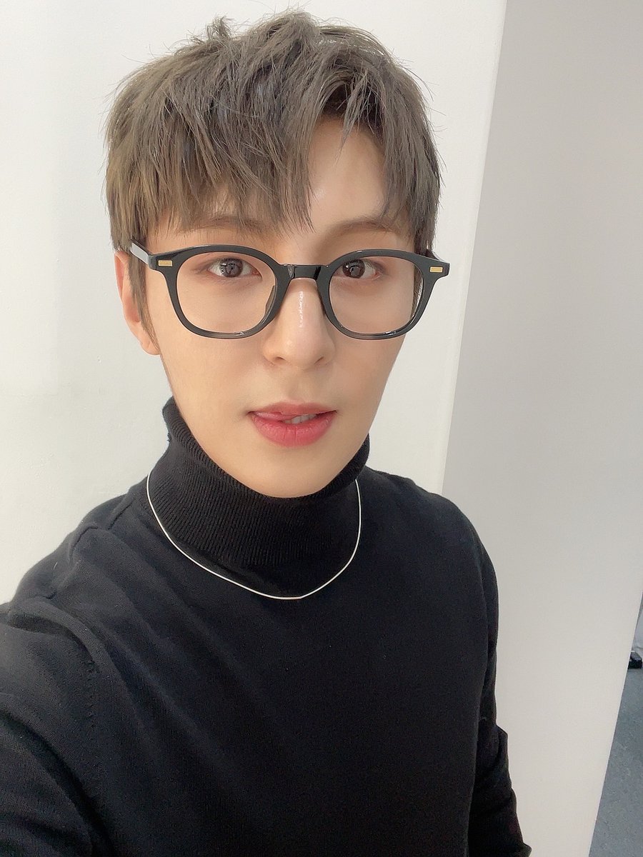 GoldenChild tweet picture