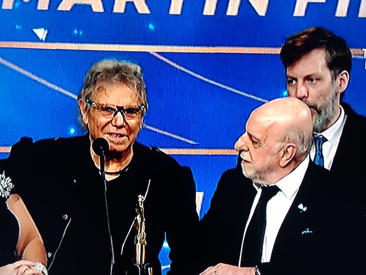 Cristia63969064's tweet photo. Y ganó Beto Casella con su "Bendita Tv" el Martín Fierro a Programa Humorístico. Al pasar Cacho Rubio le dijo "ganaste uno". Penoso comentario de su panelista Edith Hermida al decir "están todos en pedo"... #alfa #RominaAl9009 #MartinFierro2023 https://t.co/HFZAKrO0Xb