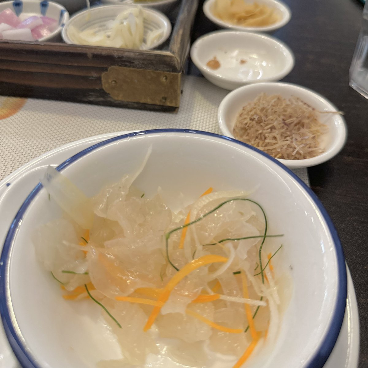 第一次吃鱼生 味道还阔以 https://t.co/xpMrSZIbWg