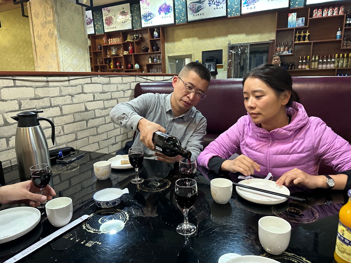 ‘By day we are Spartans. By night we are Athenians.’—archeologist Wang Wei, after logging another 30-kilometer walking day, and spending another evening discussing ancient human migrations over wine. With Becky Lin. #Shanxi, #China. #EdenWalk https://t.co/t4UJYvtd7F