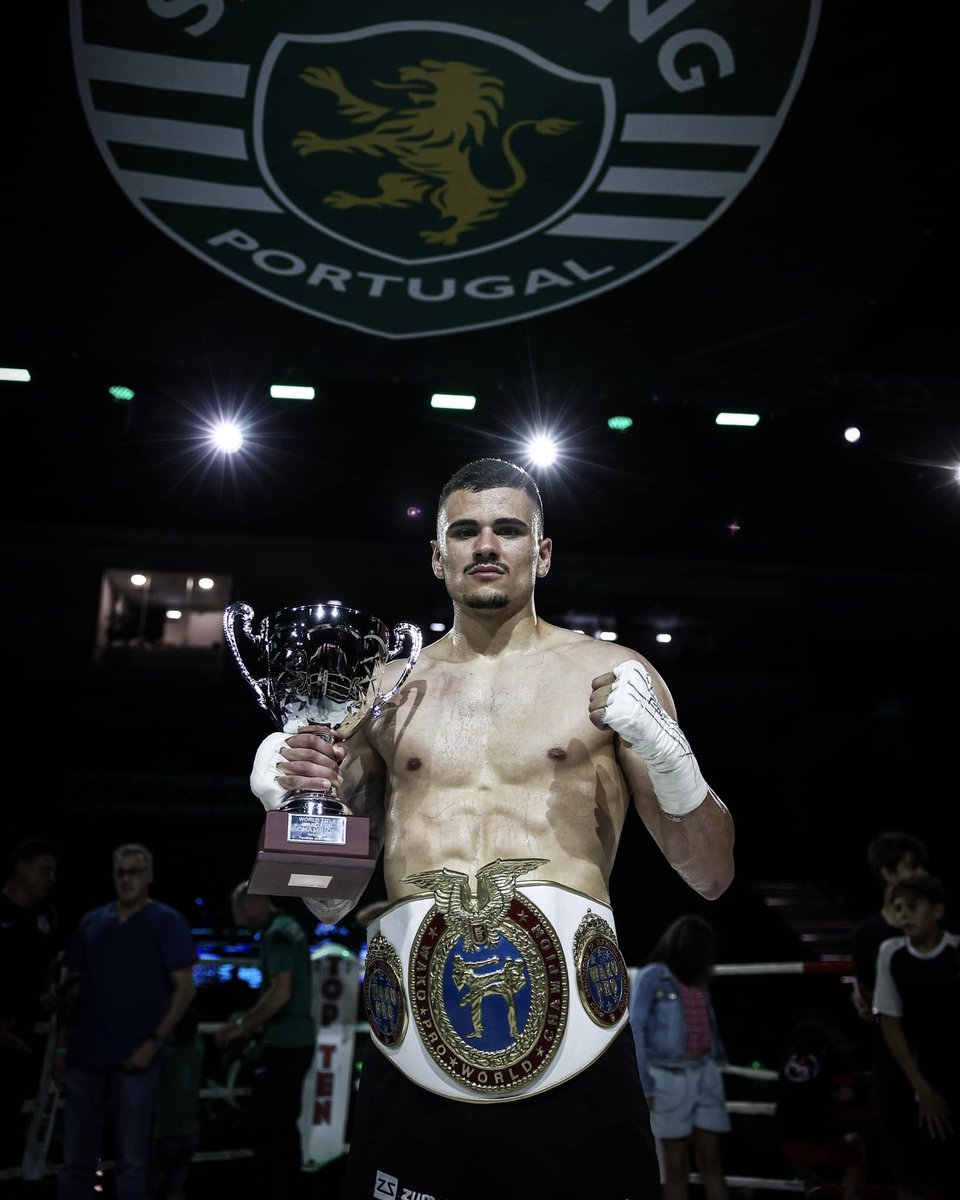 VolFemininoSCP's tweet image. Parabéns ao nosso atleta de kickboxing, Tiago Santos, pelo título de campeão do Mundo da WAKO Pro -68.500kg. 🥇💚

#SportingCP
#kickboxingscp