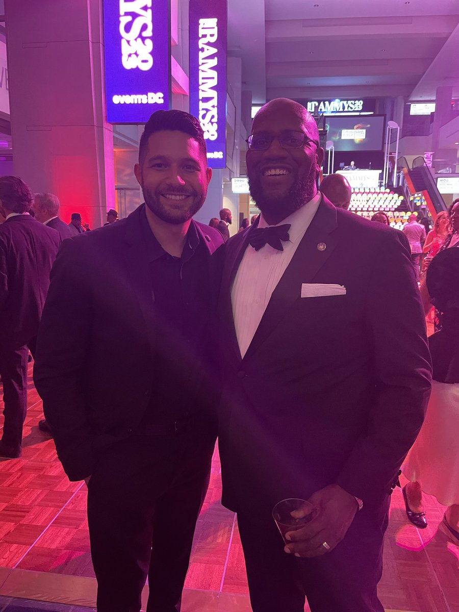 j_chapman99's tweet photo. The DC Night Mayor and the Alexandria Night Mayor! #FoodProm https://t.co/WTox2DdTSs