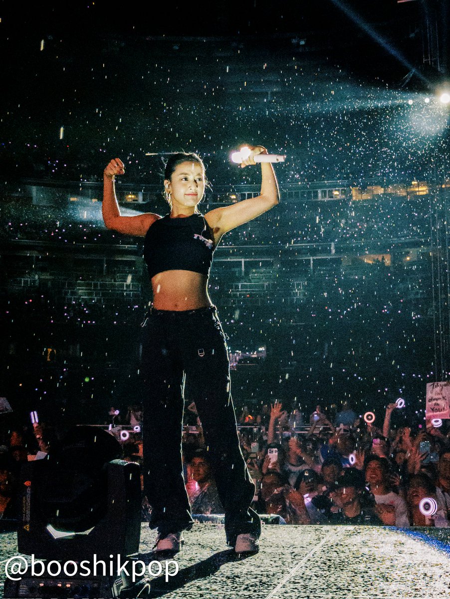 booshikpop's tweet photo. Jihyo your mic is literally on fire #jihyo #자효 #TWICE_5TH_WORLD_TOUR #READYTOBE #RTBinAtlanta #READYTOBE_IN_ATLANTA
#twiceinhouston #twice #트와이스 @readytobetour @jypnation @TruistPark https://t.co/jNwMJIyShu