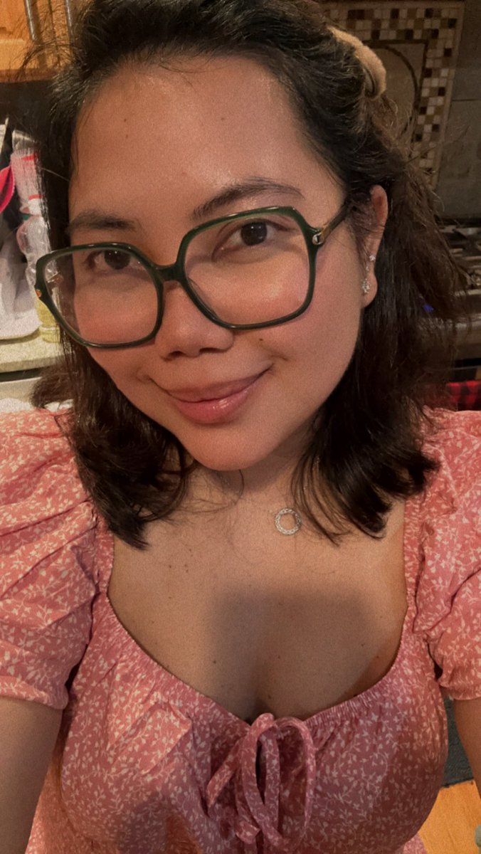 Vampiraaaaaa's tweet photo. Short hair 😬 https://t.co/0cIBT1DaxL