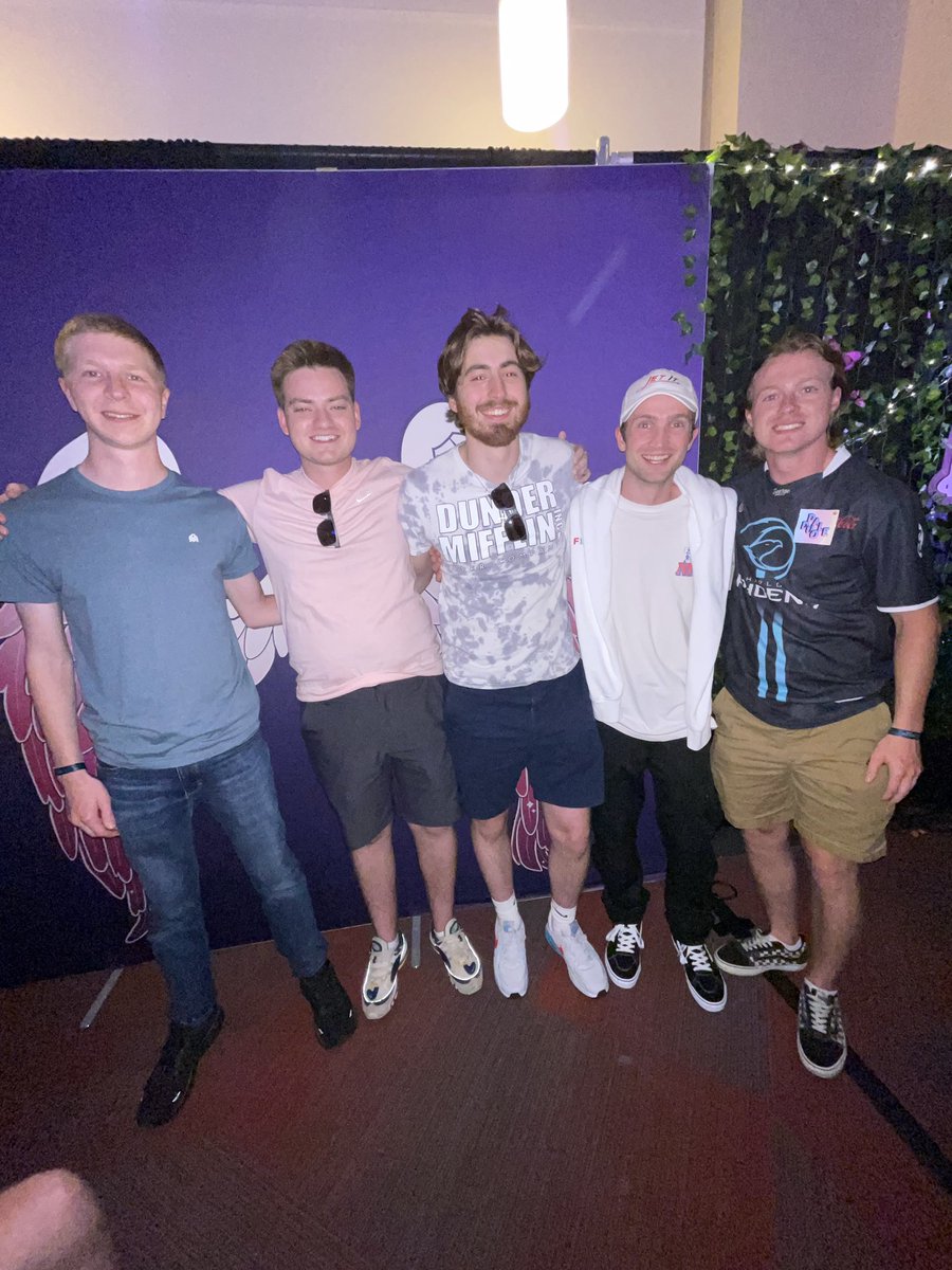 TTVJeshii's tweet photo. Had all of the fun at my first ever lan event. So appreciative of all the amazing humans I met and interacted with. 

Shout out @ttv_katrina for the wonderful community of friends I get to be a part of. 

Let the post lan depression begin https://t.co/4o4gznFsg0