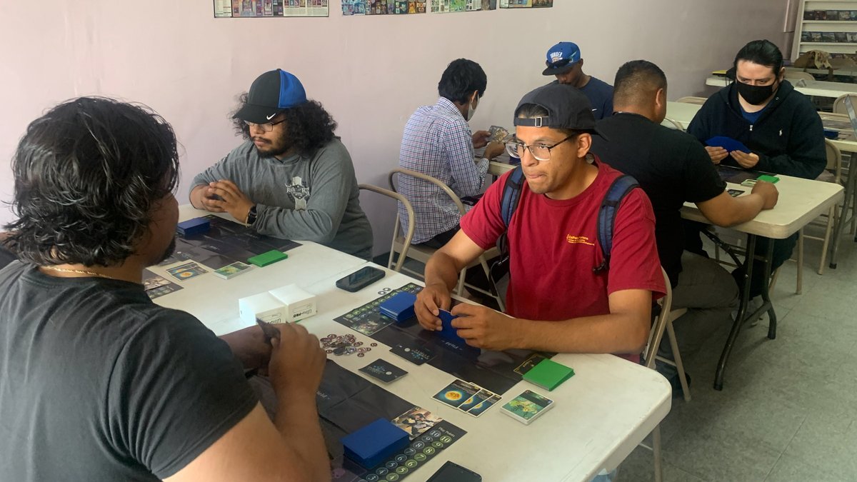 BushiroadGlobal's tweet image. A huge shout-out to everyone from California who participated in the @svevolve_en Demo Caravan yesterday!

The first week of our Demo Caravan is over! It’s not too late to take part, find a store near you!

🔗 en.shadowverse-evolve.com/events/democar…

#Shadowverse #ShadowverseEvolve