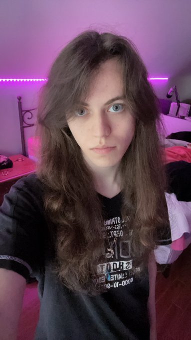 my deranged possum stare >:3 https://t.co/8vxLwpUBp3