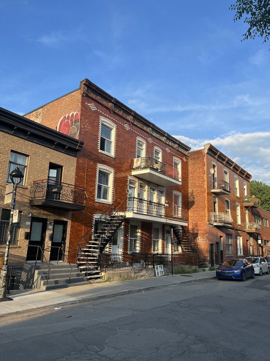 UrbBlurb's tweet photo. Great last day in #Montreal spent in the #MontRoyal area. Packed with things to do. https://t.co/0GWTMoV5kw