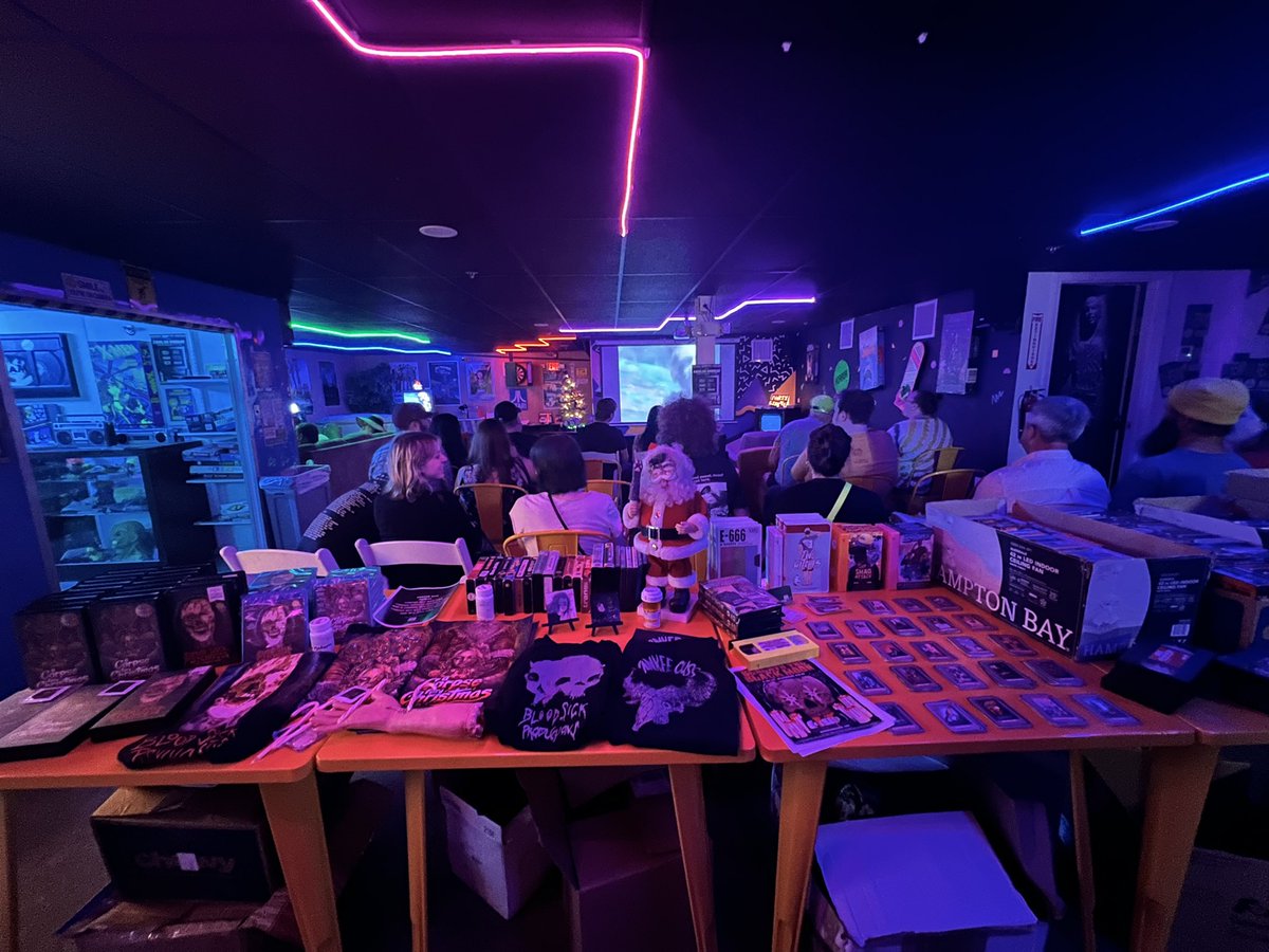 RottenRentals's tweet photo. Had a blast at #RewindVideo over at @armourtheater for the ‘Corpse for Christmas’ screening! Thanks to @ElijahKilgannon and his #MMRentals for truly making magic happen with this #AnalogSunday! https://t.co/fyKw6ejOA1