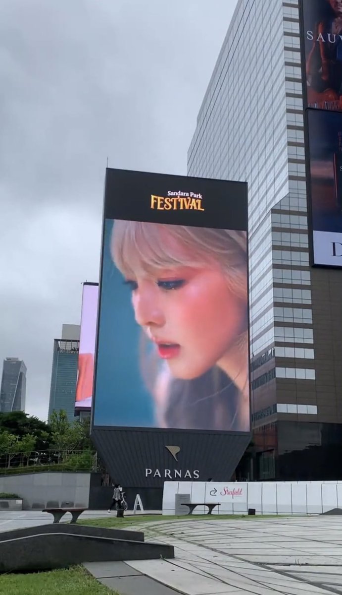 performerDARA's tweet photo. Abyss Company promotional projects for Sandara Park FESTIVAL (as of July 10)

— TikTok Ads
— YouTube Ads
— COEX and Parnas Media Tower LED

📸 SaccharineBliss | allfortokki | SANDARAxABYSS 

My choice for Billboard Hot Trending Songs is #FESTIVAL by #SandaraPark
@SANDARAxABYSS https://t.co/8mZ2MOIffi