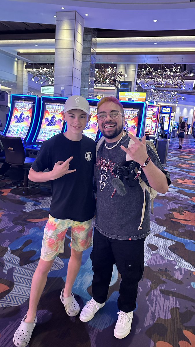 therealdocj_'s tweet photo. Yo the vibes that come from @Repullze are UNMATCHED! For real Hector, my kids loved meeting you bro and my oldest is so pumped about hanging this banner in his room ๐
. Memories they will have forever. Forever grateful papa! ๐๐ผ๐๐ผP&L! #bakabros #UFCxMFAM2 #MFAM @Complexity https://t.co/dkCTfVCDox