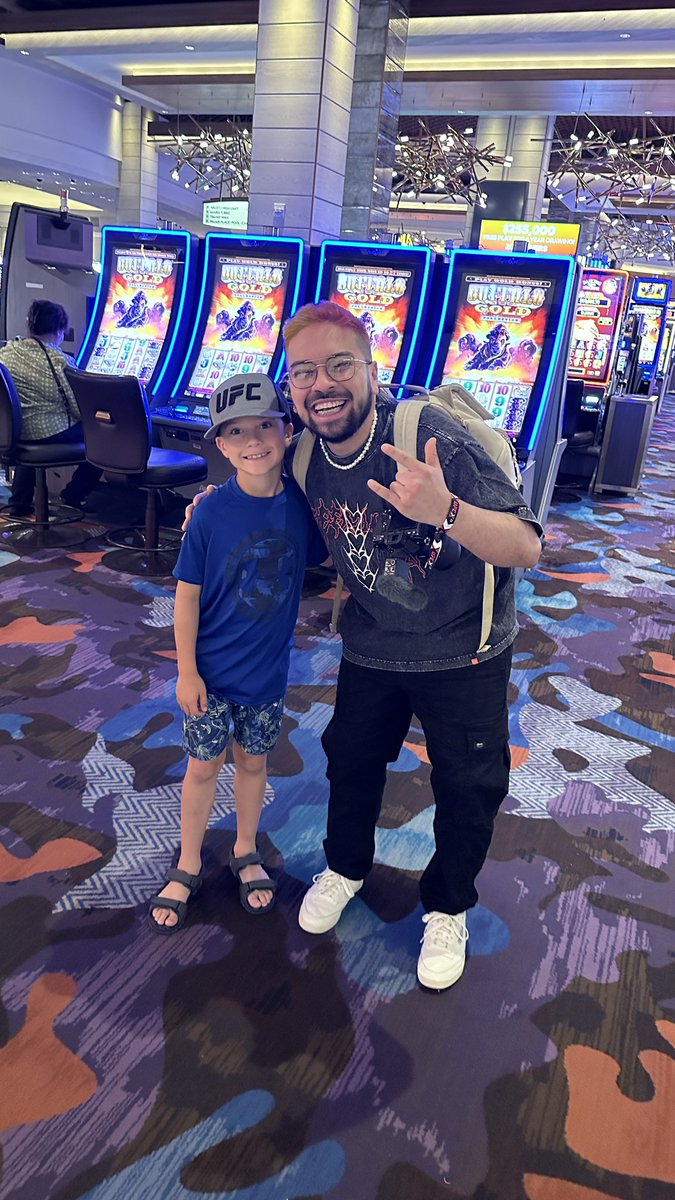 therealdocj_'s tweet photo. Yo the vibes that come from @Repullze are UNMATCHED! For real Hector, my kids loved meeting you bro and my oldest is so pumped about hanging this banner in his room ๐
. Memories they will have forever. Forever grateful papa! ๐๐ผ๐๐ผP&L! #bakabros #UFCxMFAM2 #MFAM @Complexity https://t.co/dkCTfVCDox
