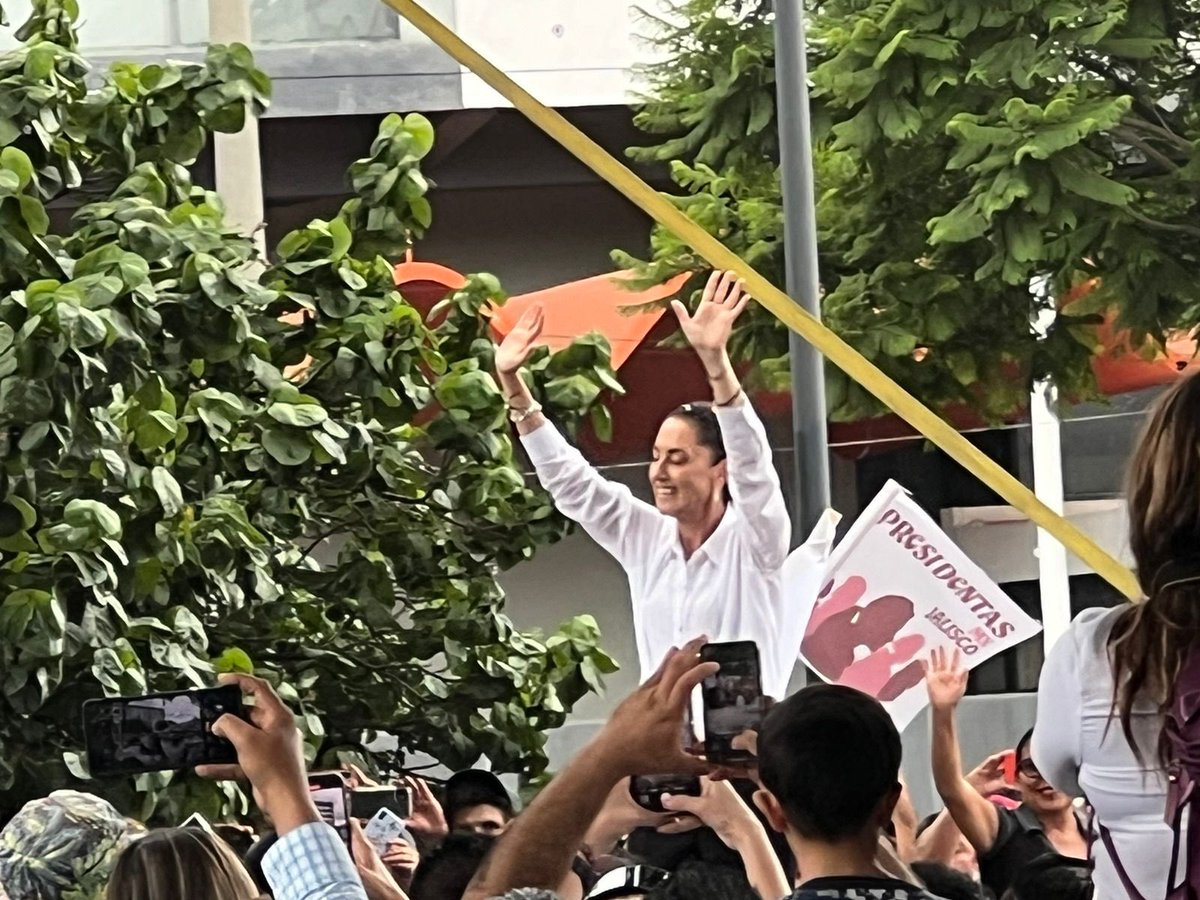 SusanaCueto7's tweet photo. En Jalisco #EsClaudia @Claudiashein 
@AntonioPerezMEX @presidentasmx https://t.co/bupnHPYDTH